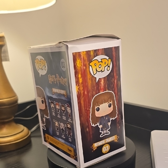 Funko Pop Hermione Granger in Hogwarts Attire - Picture 5 of 5